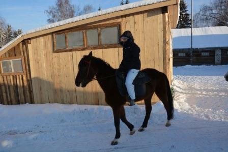 Tsveti sur un cheval